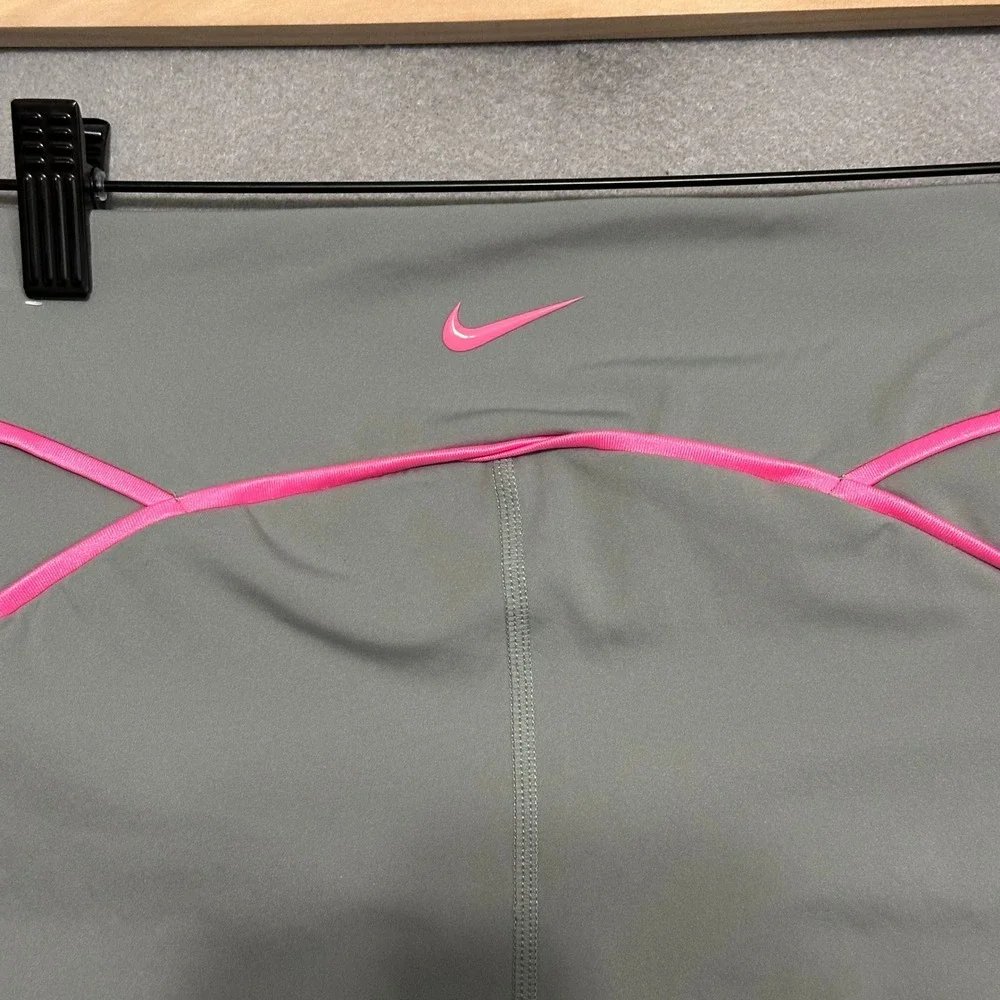 Nike Pro Dri-FIT Womens Gray Pink Piping Compression Biker Shorts Size M